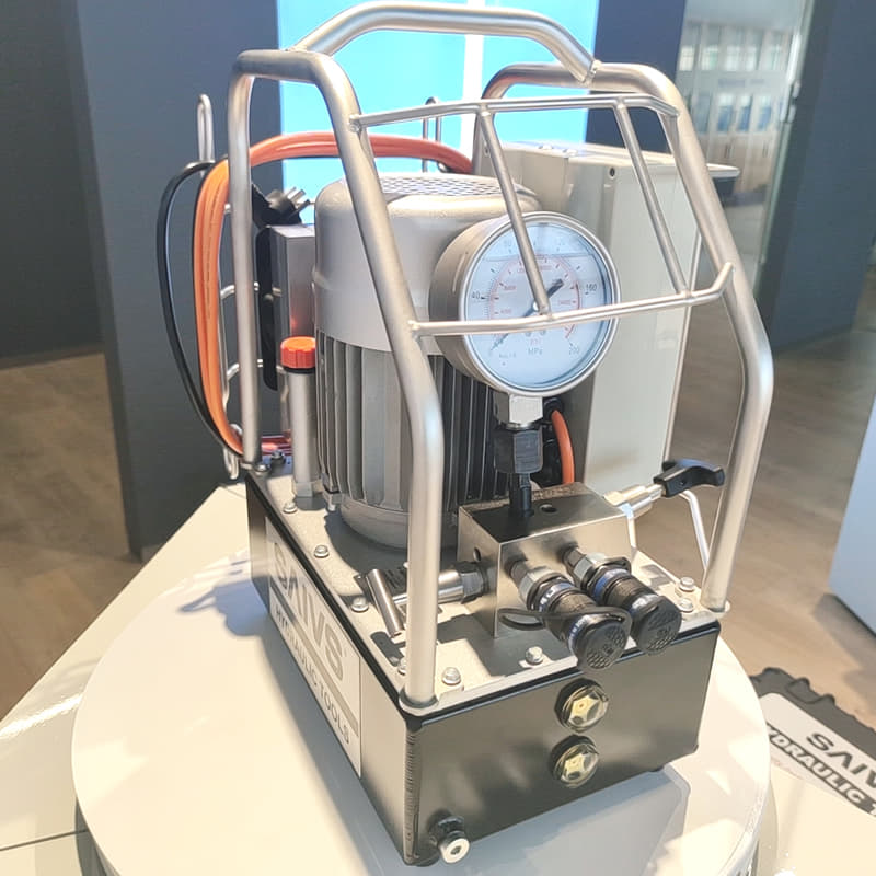 Ultra High Pressure Electric Pumps - PTE Series(Images 3) PTE-hydraulic-bolt-tensioner-pump-2.jpg