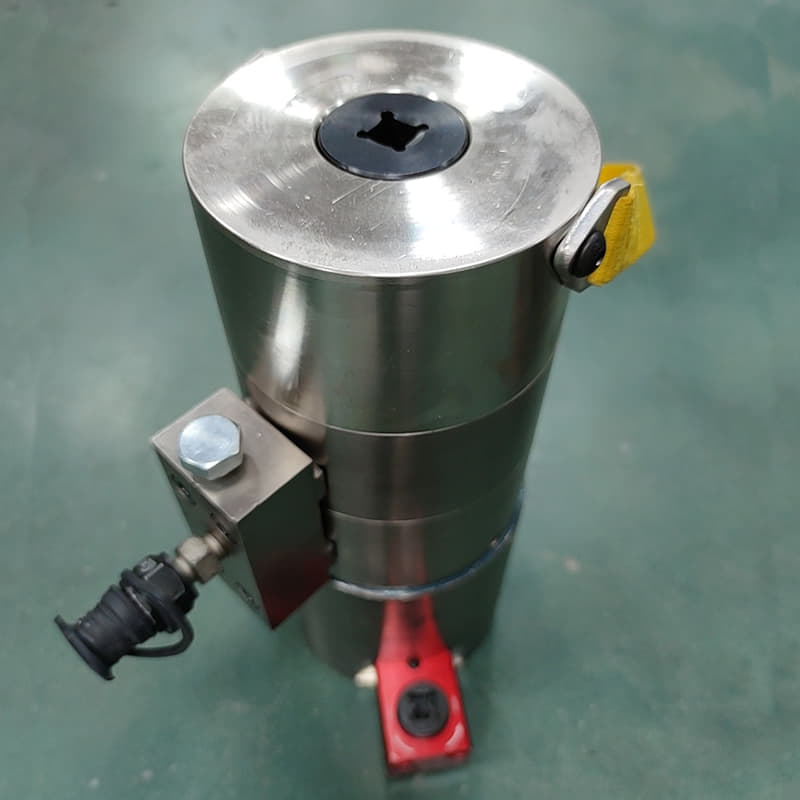 Bolt Tensioners for Wind Turbines - TW Series(Images 7) TW-Bolt-Tensioners-for-Wind-Turbines-5.jpg