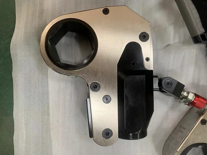 The shipping process of hollow torque wrench products The shipping process of hollow torque wrench products