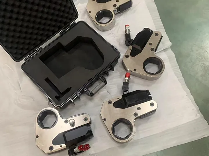 Hollow torque wrench product shipment Hollow torque wrench product shipment