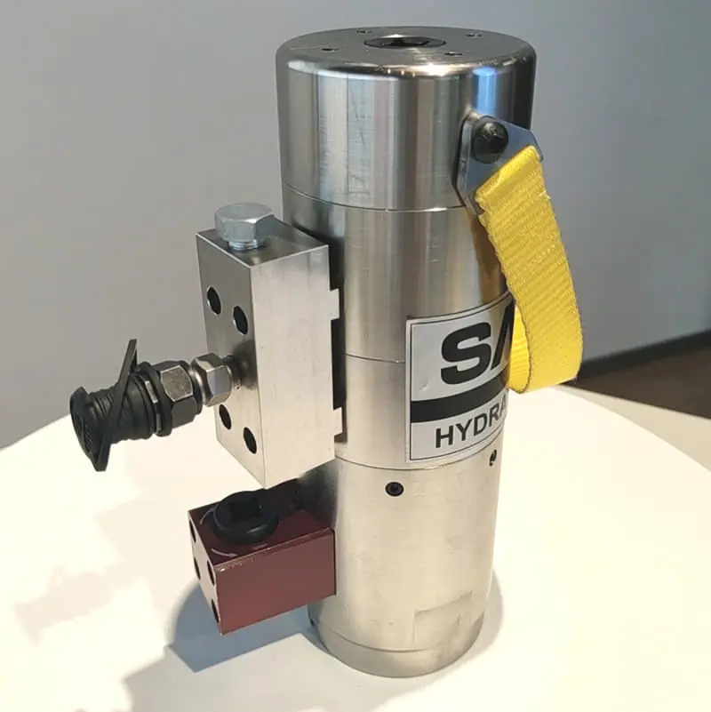 Hydraulic Bolt Tensioners and Fasteners for Wind Turbines